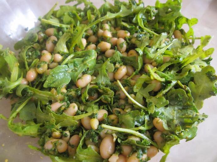 salade avec roquette et pignons de pin pour la puissance